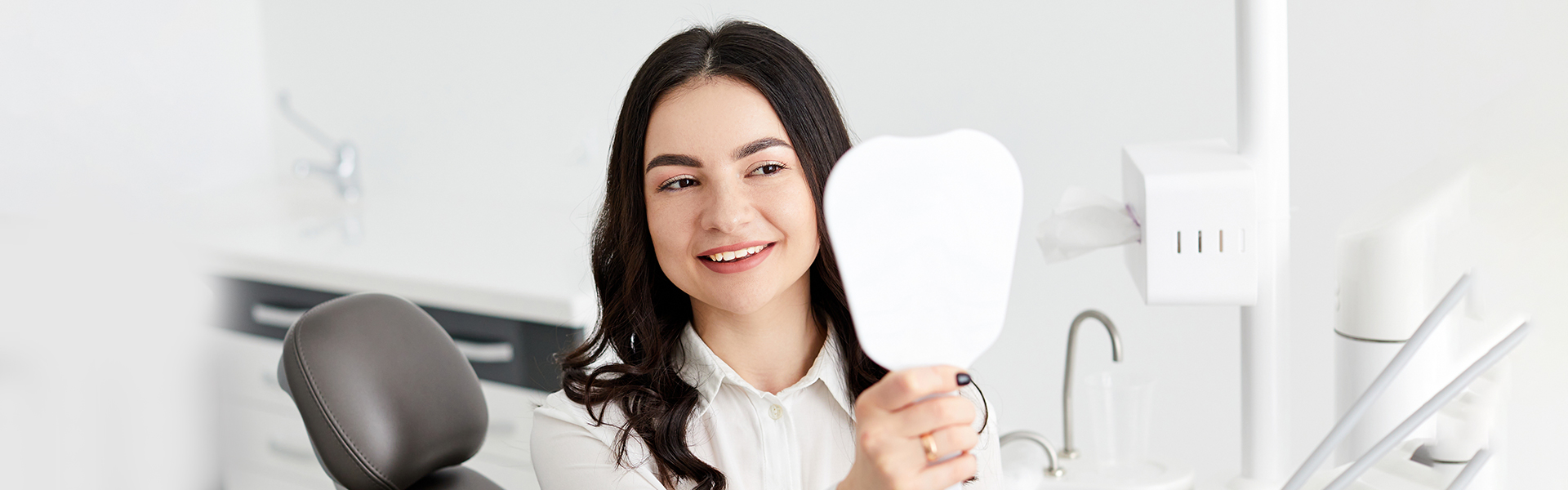 HOW DENTAL IMPLANTS CAN IMPROVE YOUR DAILY LIFESTYLE